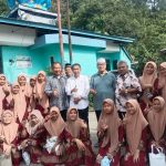 Bakri Maulana SE, MP Berfoto Bersama dengan Anak Yatim saat menghadiri peresmian Minang Expres Pengambiran, Sabtu 4 Mei 2024 di Padang, Sumatera Barat.